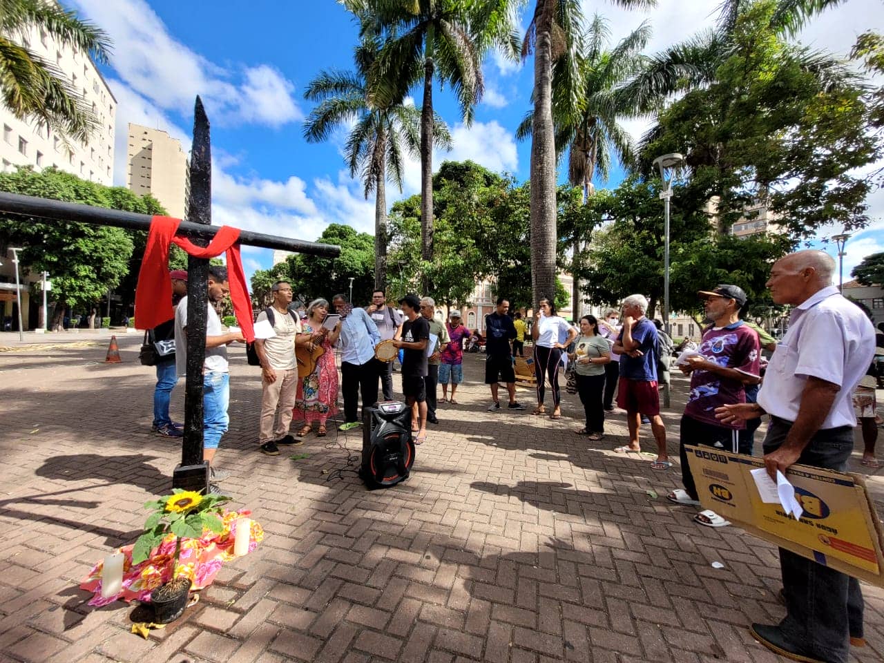 La Comunitat Vedruna de Belo Horizonte va celebrar Setmana Santa als carrers al costat de les persones sense sostre de la ciutat