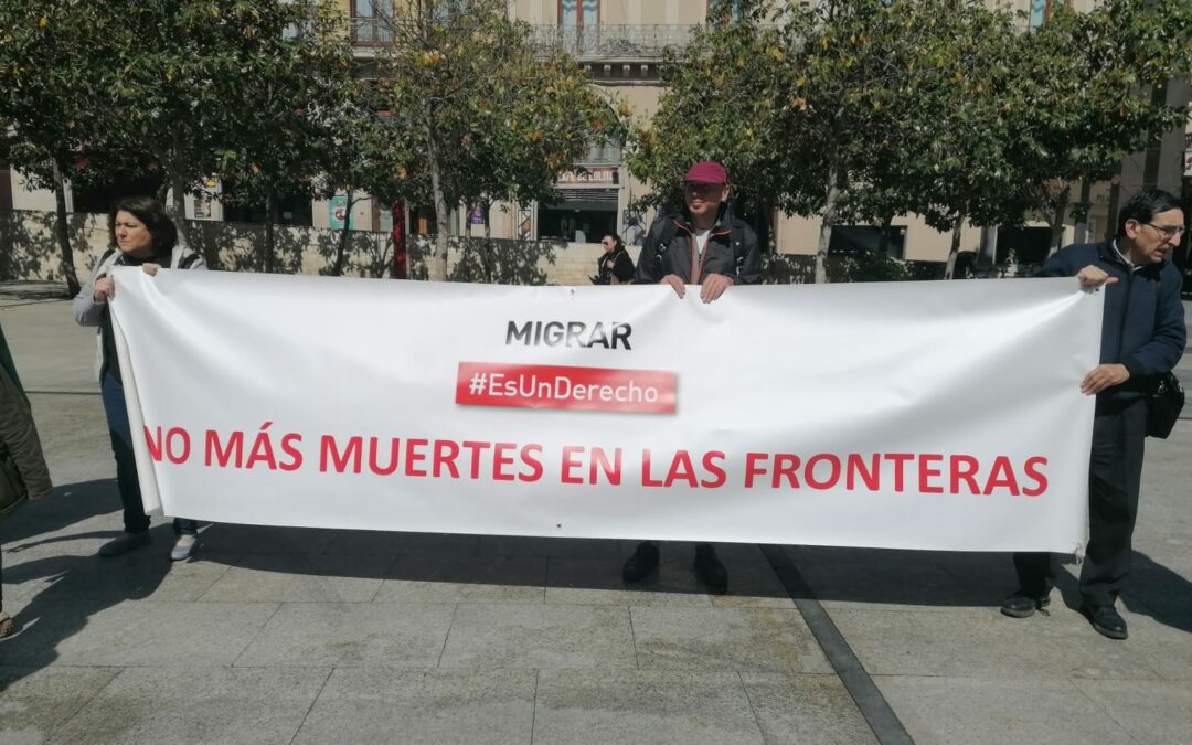 Migrar es un derecho: Concentración en Zaragoza denuncia la crisis humanitaria en el Mediterráneo