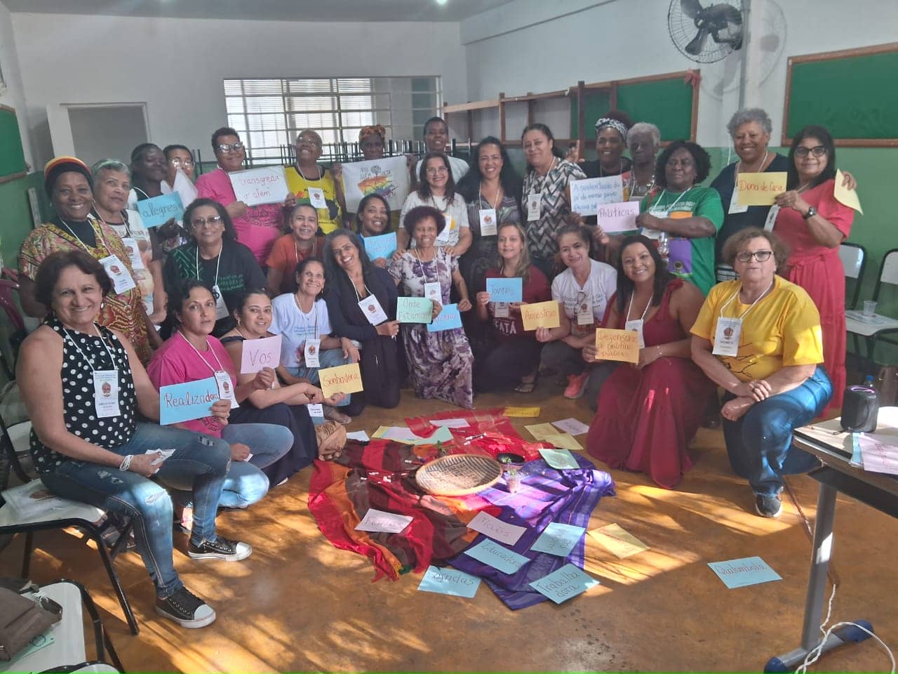 Reflexionem, riem, conversem i celebrem la vida de les CEBs (Comunitats Eclesials de Base)