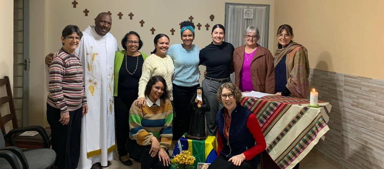 Celebració a VedrunAmèrica-Brasil: amb alegria i esperança Karem diu «Sí» al Cridat de Jesús