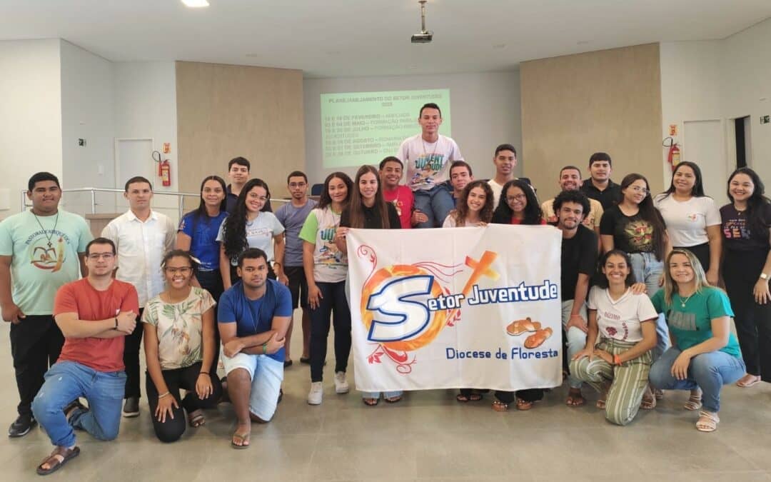 Les jeunes du diocèse de Floresta se réunissent pour une rencontre dynamique, formatrice et spirituelle.