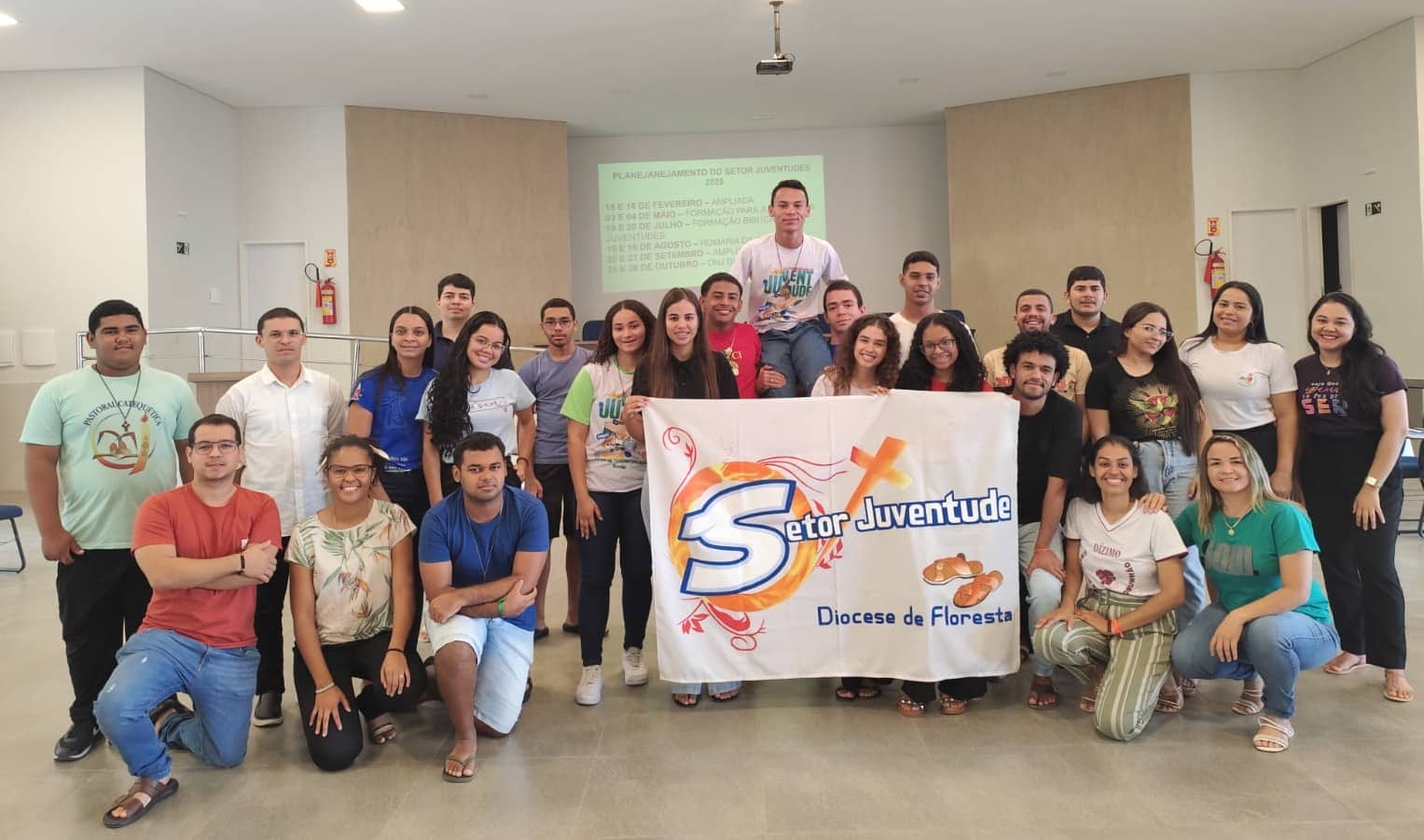 Les jeunes du diocèse de Floresta se réunissent pour une rencontre dynamique, formatrice et spirituelle.