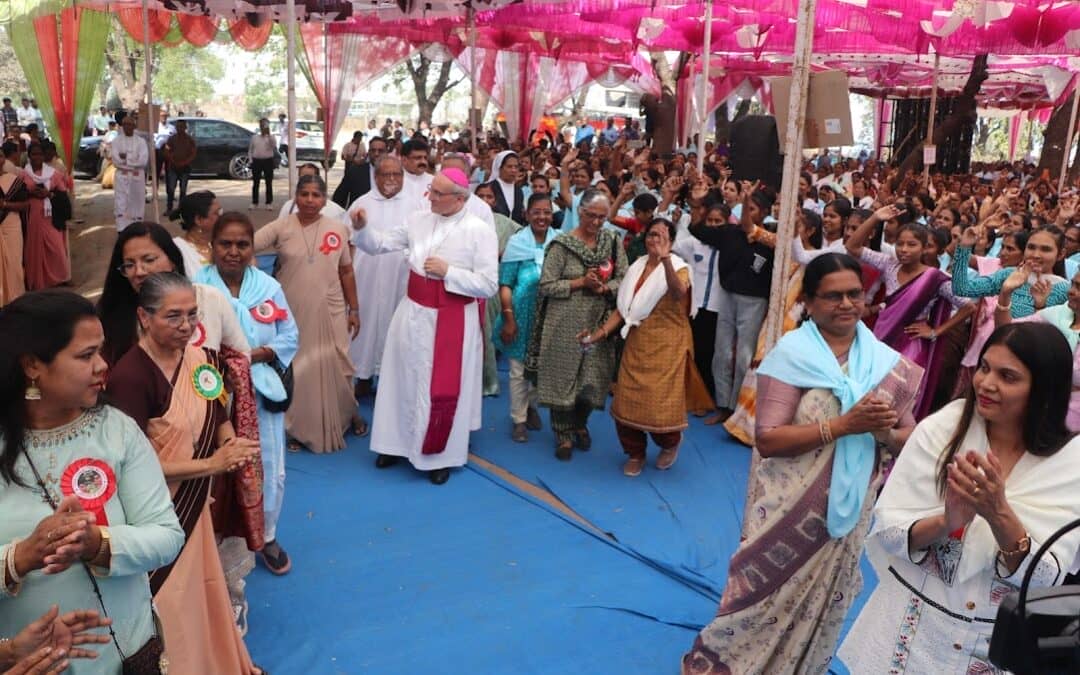 Un rassemblement béni de femmes pour la visite apostolique du nonce à Baroda, en Inde