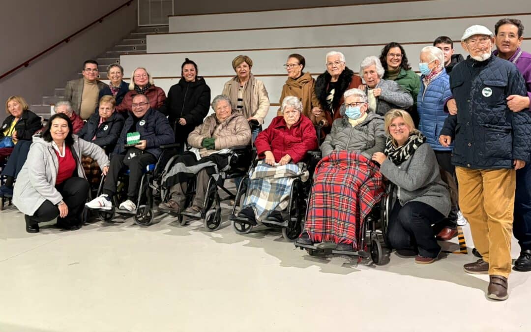 La résidence Vedruna de Puerto Real reçoit le prix Bandera de Andalucía pour son engagement envers les personnes âgées.