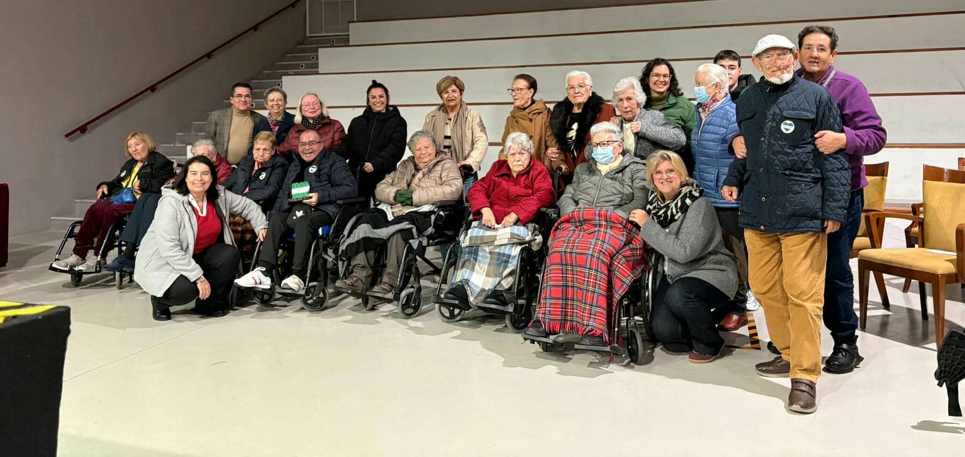 La résidence Vedruna de Puerto Real reçoit le prix Bandera de Andalucía pour son engagement envers les personnes âgées.