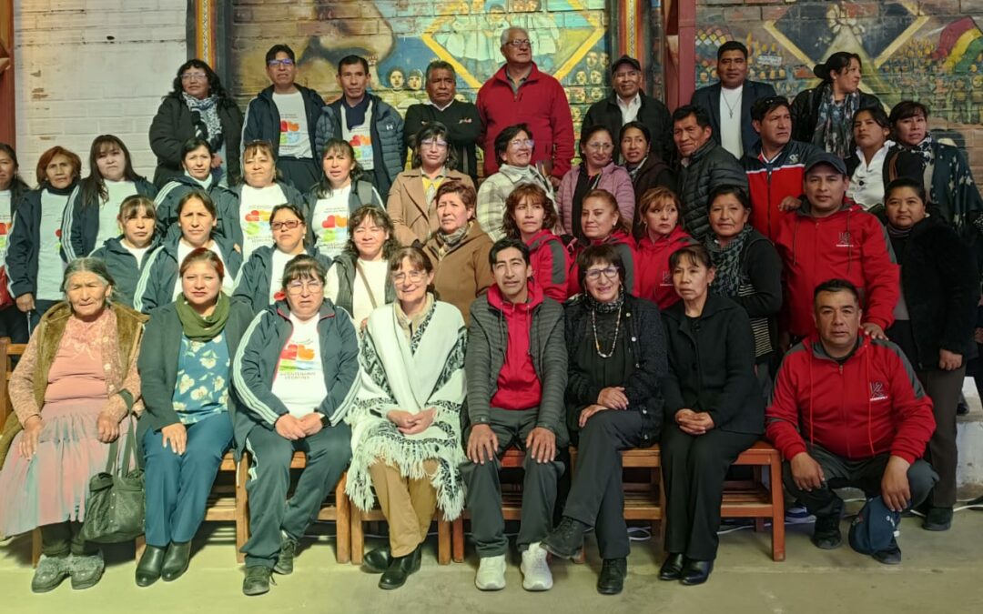 Renovació del compromís laïcal i pedagògic de la comunitat educativa Vedruna a Oruro